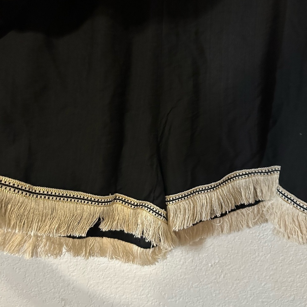 Selfie Leslie Bermuda Bandeau Tassel Trim Romper in Black with Ivory Trim - XS - Picture 4 of 8